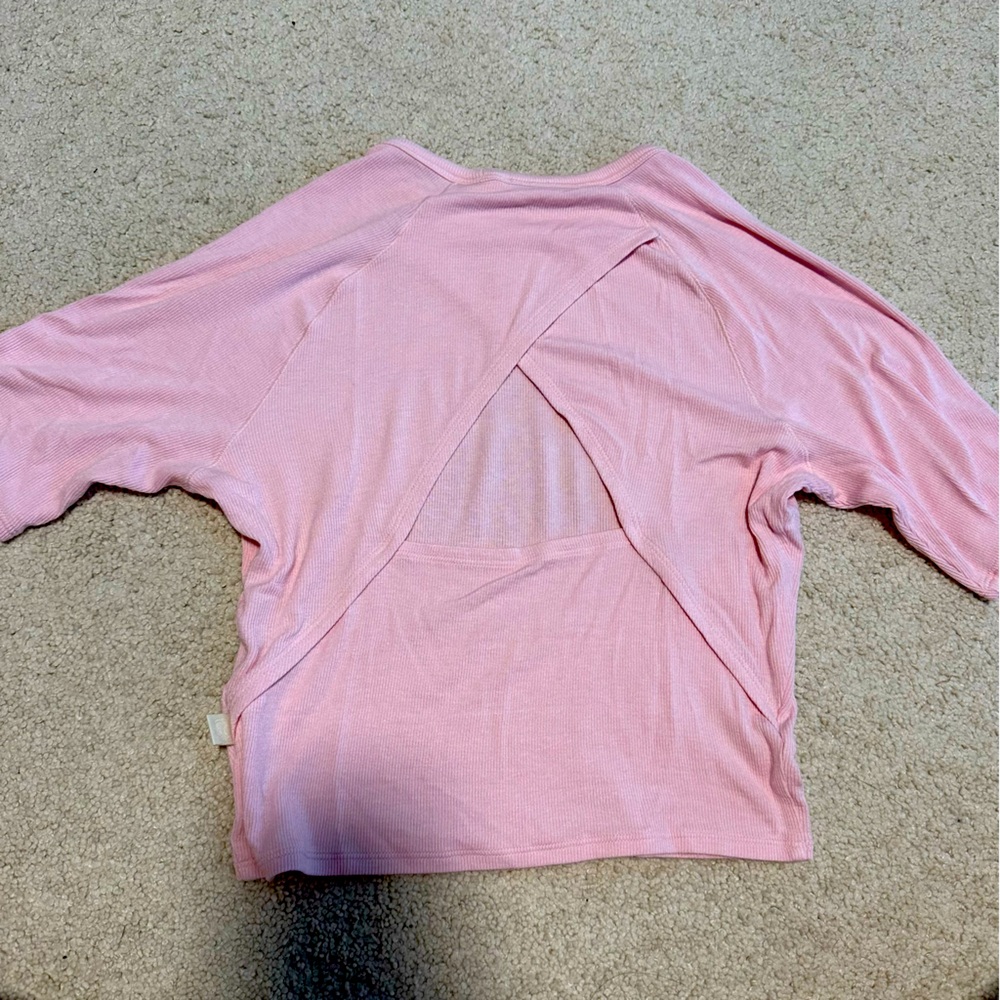 Lululemon ribbed modal open back short sleeve crop tee. Size 6